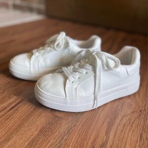 Woman’s Pink Lily White Size 7 Tennis Shoes